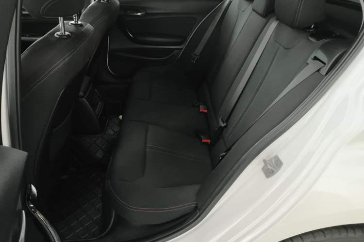 Used BMW 1 Series 2018 118i Sport Design Package Interior 4