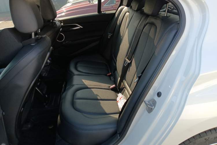 Used BMW 1 Series 2018 118i Sport Edition Interior 4