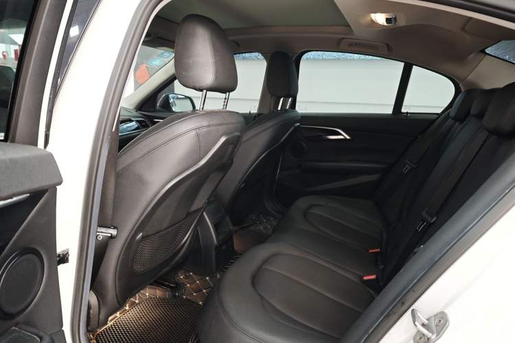 Used BMW 1 Series 2018 118i Sport Edition Interior 4