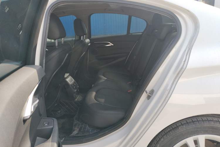 Used BMW 1 Series 2018 118i Design Package Edition Interior 4