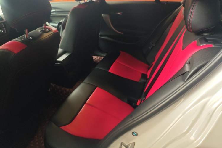 Used BMW 1 Series 2018 118i Leading Model Interior 4