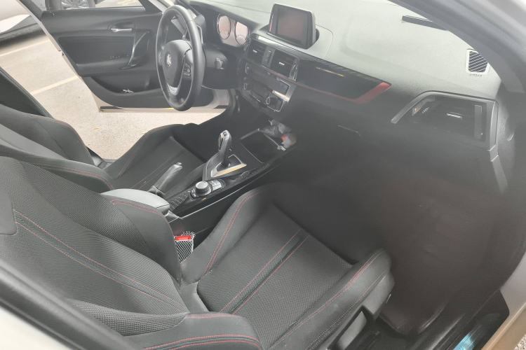 Used BMW 1 Series 2018 118i Sport Design Package Interior 5