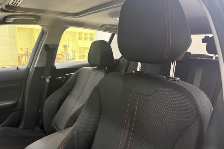 Used BMW 1 Series 2018 118i Sport Design Package Interior 5