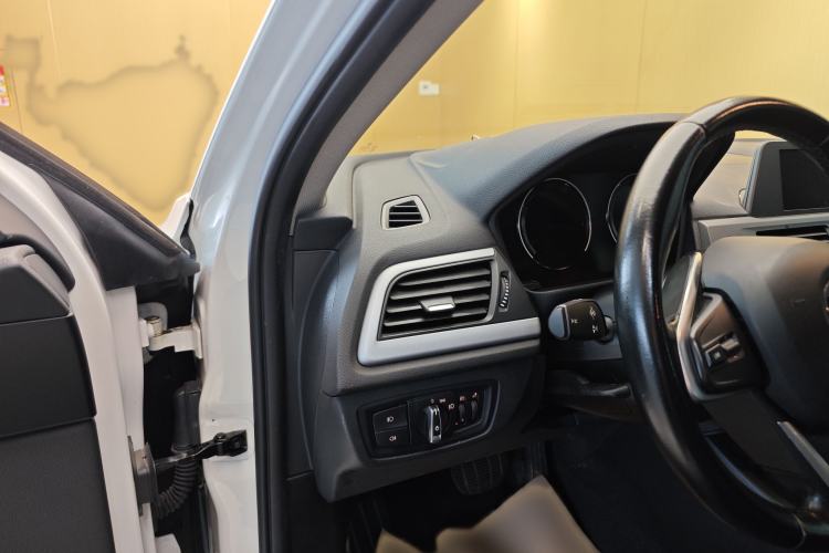 Used BMW 1 Series 2018 Revised 118i Fashion Edition Interior 5