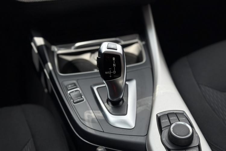 Used BMW 1 Series 2018 118i Leading Model Interior 6