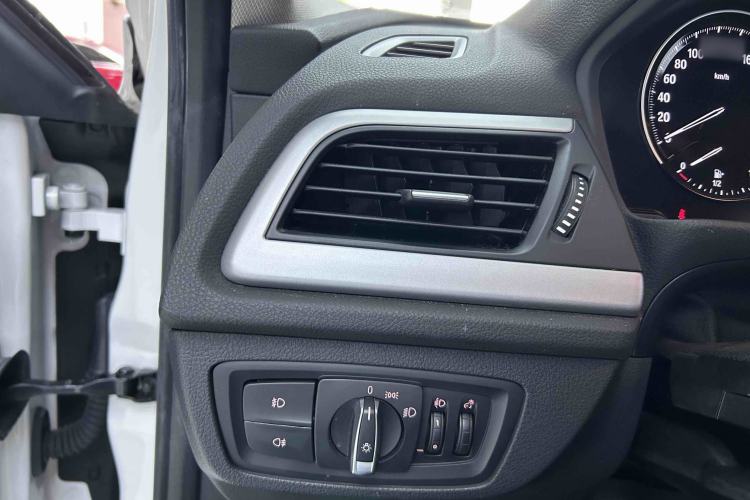 Used BMW 1 Series 2018 Revised 118i Fashion Edition Interior 6