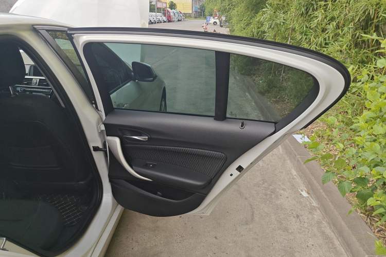 Used BMW 1 Series 2018 118i Leading Model Interior 6