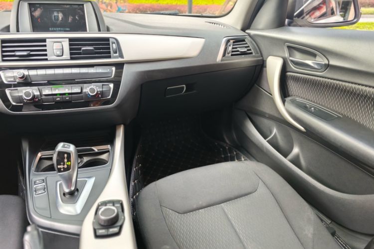 Used BMW 1 Series 2018 118i Leading Model Interior 7