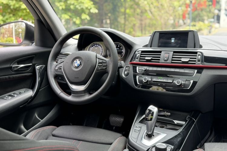 Used BMW 1 Series 2018 118i Sport Design Package Interior 7