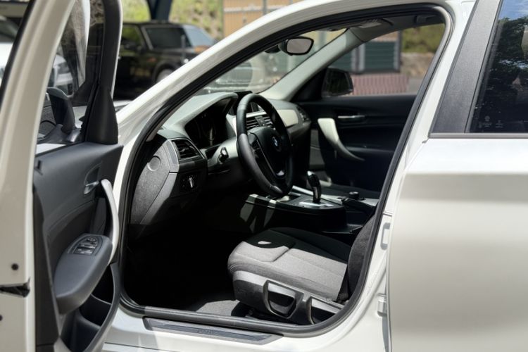 Used BMW 1 Series 2018 118i Leading Model Interior 7