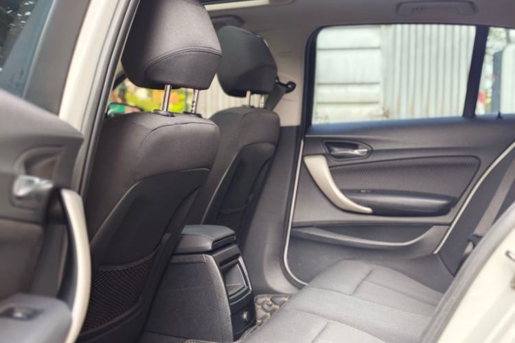 Used BMW 1 Series 2018 118i Leading Model Interior 8