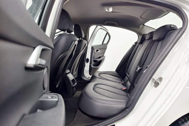 Used BMW 1 Series 2018 Revised 118i Fashion Edition Interior 8