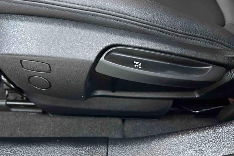 Used BMW 1 Series 2018 Revised 118i Fashion Edition Interior 8