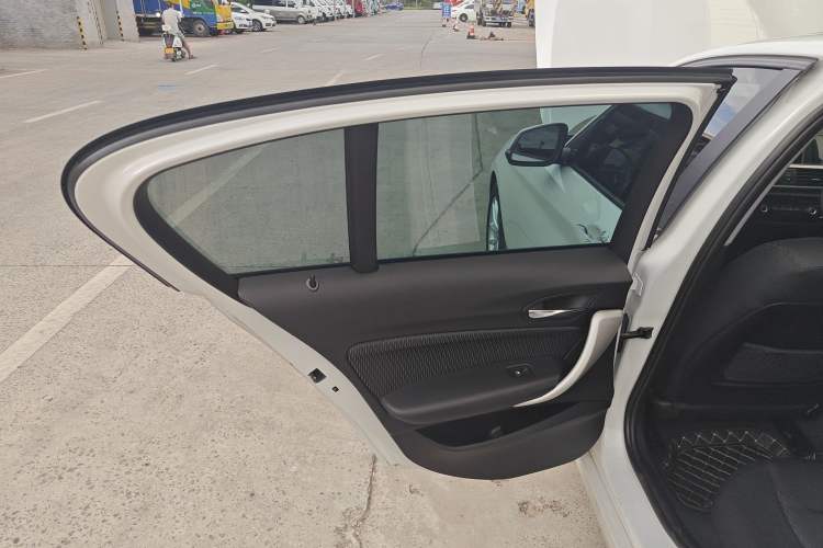 Used BMW 1 Series 2018 118i Leading Model Interior 8