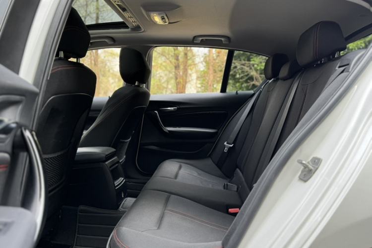 Used BMW 1 Series 2018 118i Sport Design Package Interior 9