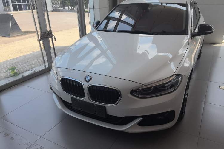 Used BMW 1 Series 2018 118i Sport Edition Guazi used car, China used car export, Used car for sale, Used BMW cars, Cheapest cars for sale