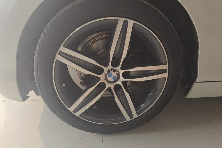 Used BMW 1 Series 2018 118i Sport Design Package Left Front Wheel Hub