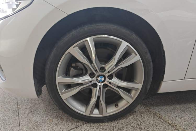 Used BMW 1 Series 2018 Restyled 120i Design Package Edition Left Front Wheel Hub