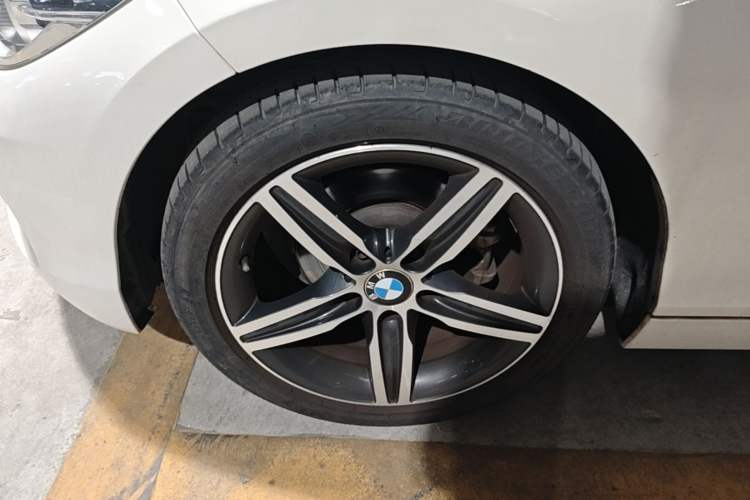 Used BMW 1 Series 2018 118i Sport Design Package Left Front Wheel Hub