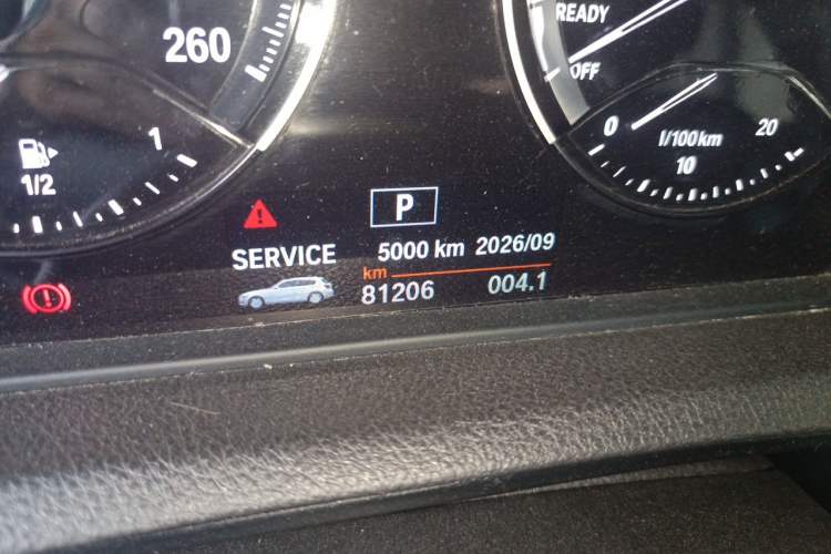 Used BMW 1 Series 2018 118i Leading Model Odometer Close Up