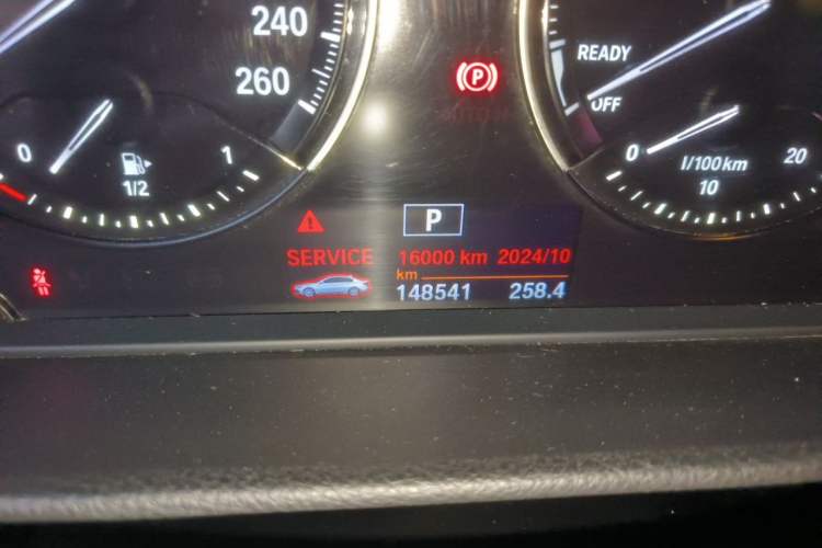 Used BMW 1 Series 2018 118i Fashion Model Odometer Close Up