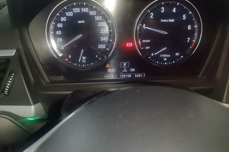 Used BMW 1 Series 2018 118i Fashion Model Odometer Close Up
