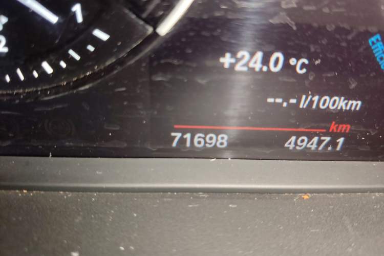 Used BMW 1 Series 2018 118i Design Package Edition Odometer Close Up