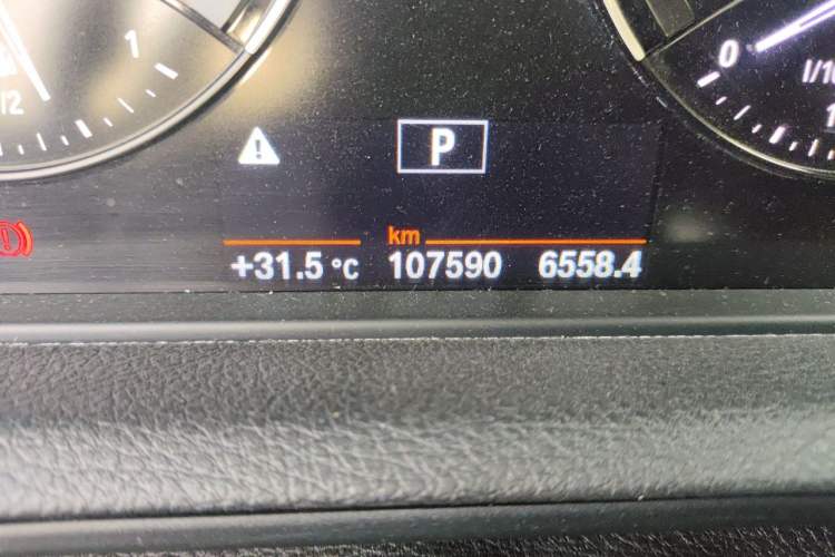 Used BMW 1 Series 2018 118i Sport Design Package Odometer Close Up