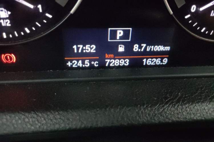 Used BMW 1 Series 2018 118i Leading Model Odometer Close Up
