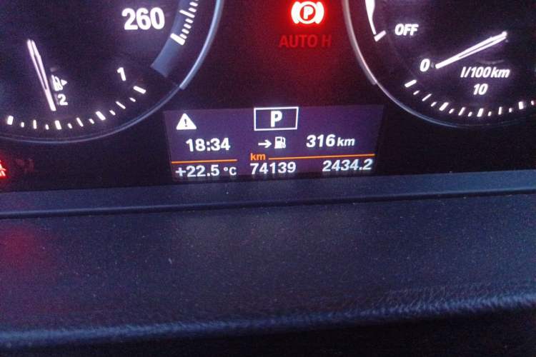 Used BMW 1 Series 2018 118i Sport Edition Odometer Close Up