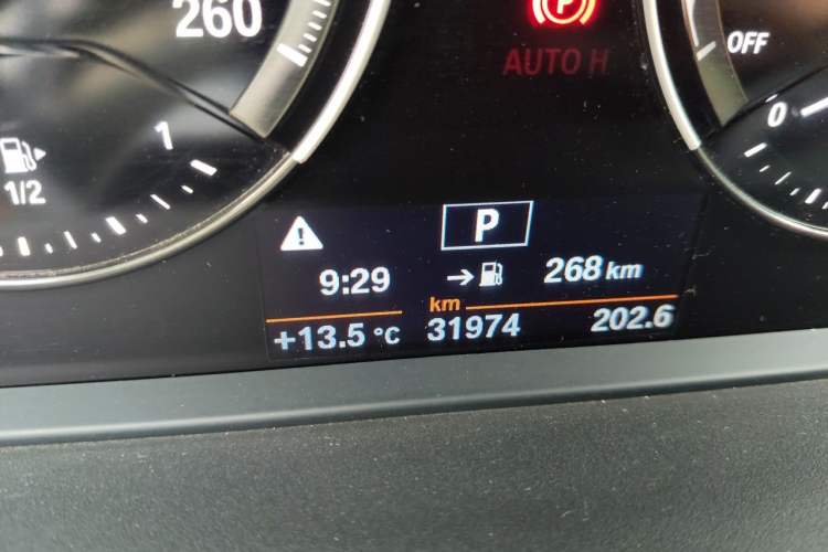 Used BMW 1 Series 2018 118i Sport Edition Odometer Close Up