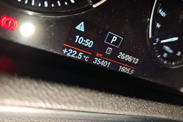 Used BMW 1 Series 2018 118i Leading Model Odometer Close Up
