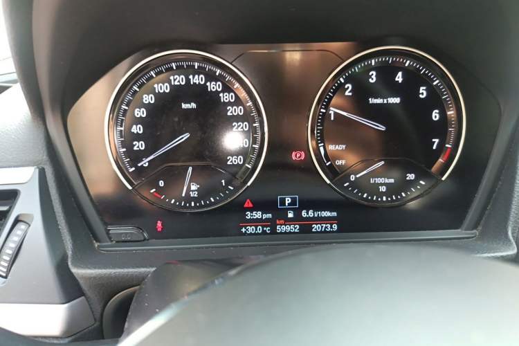 Used BMW 1 Series 2018 118i Fashion Model Odometer Close Up