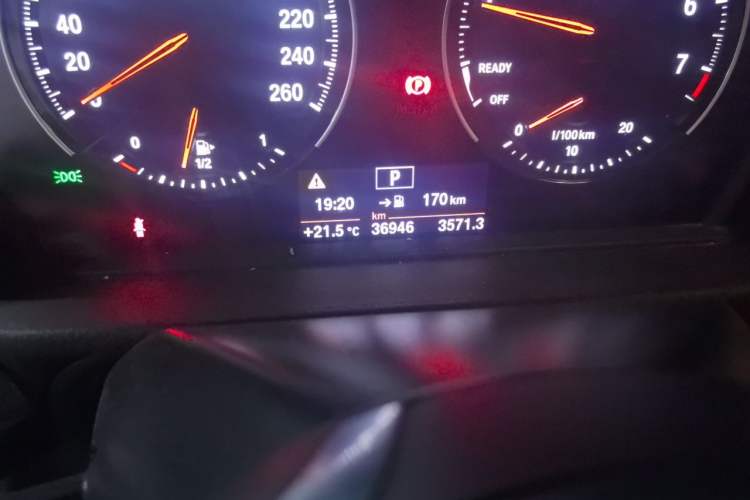 Used BMW 1 Series 2018 118i Sport Edition Odometer Close Up
