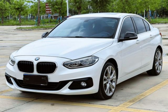 Ojetý BMW 1 Series 2018 Restyled 120i Design Package Edition