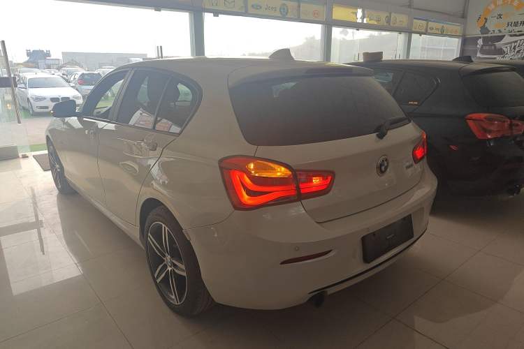 Used BMW 1 Series 2018 118i Sport Design Package Rear Left 45 Deg