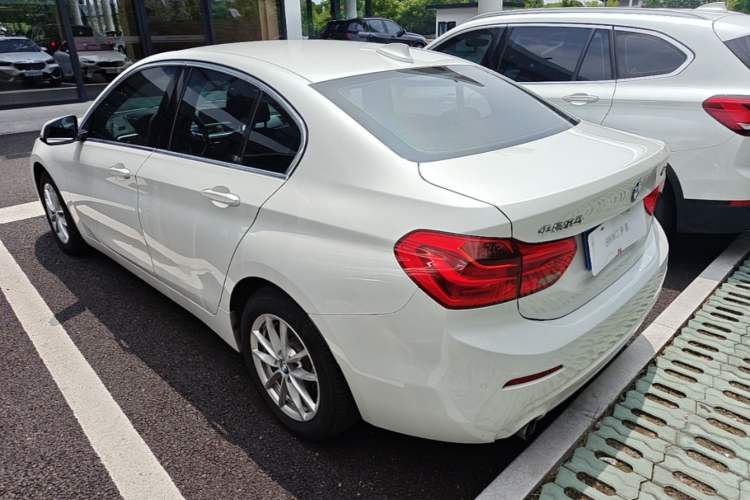 Used BMW 1 Series 2018 118i Fashion Model Rear Left 45 Deg