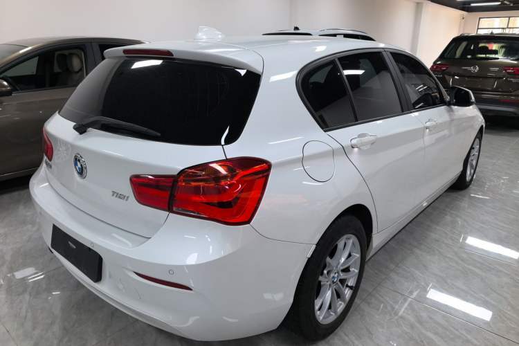 Used BMW 1 Series 2018 118i Leading Model Rear Right 45 Deg