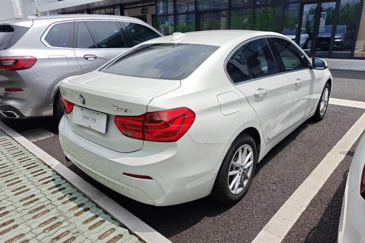 Used BMW 1 Series 2018 118i Fashion Model Rear Right 45 Deg