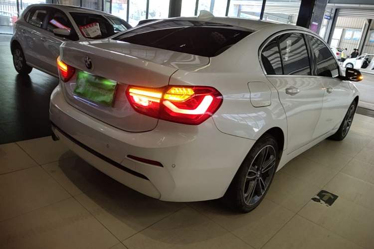Used BMW 1 Series 2018 118i Sport Edition Rear Right 45 Deg