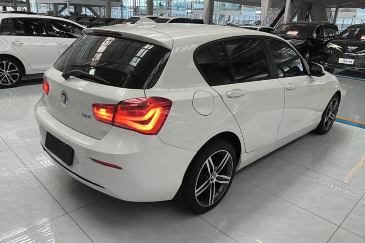 Used BMW 1 Series 2018 118i Sport Design Package Rear Right 45 Deg