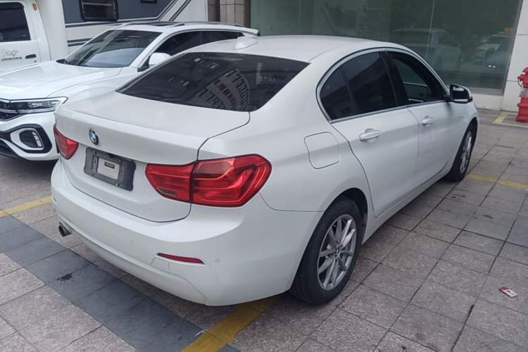 Used BMW 1 Series 2018 118i Fashion Model Rear Right 45 Deg