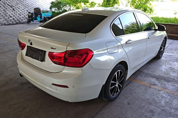 Used BMW 1 Series 2018 118i Fashion Model Rear Right 45 Deg