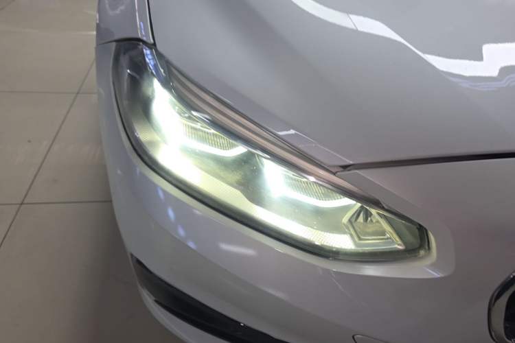 Used BMW 1 Series 2018 118i Sport Edition Right Front Headlight
