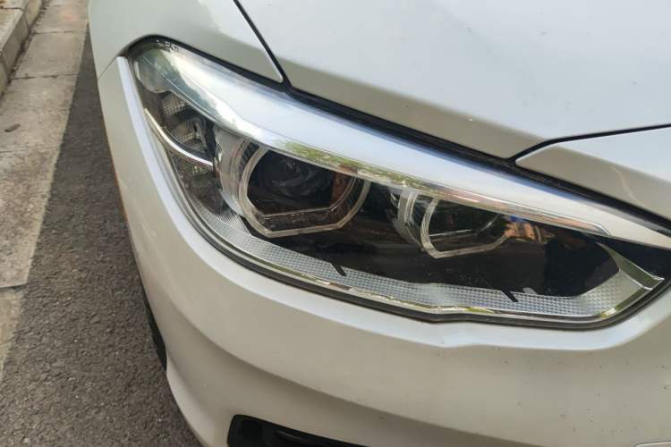 Used BMW 1 Series 2018 118i Sport Design Package Right Front Headlight