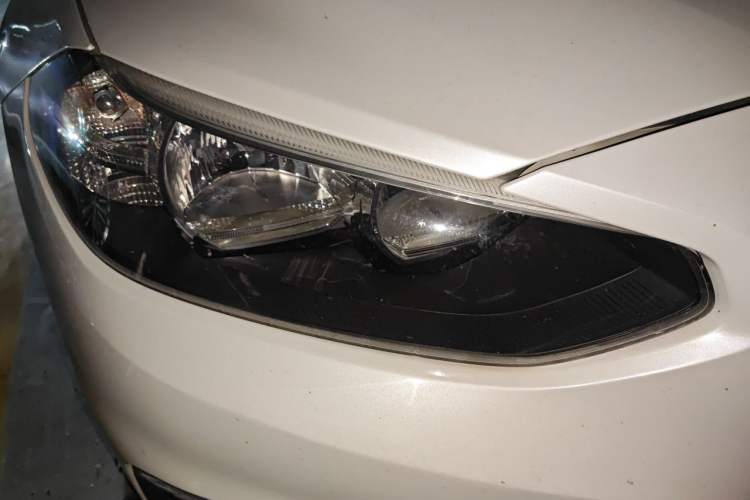 Used BMW 1 Series 2018 Revised 118i Fashion Edition Right Front Headlight