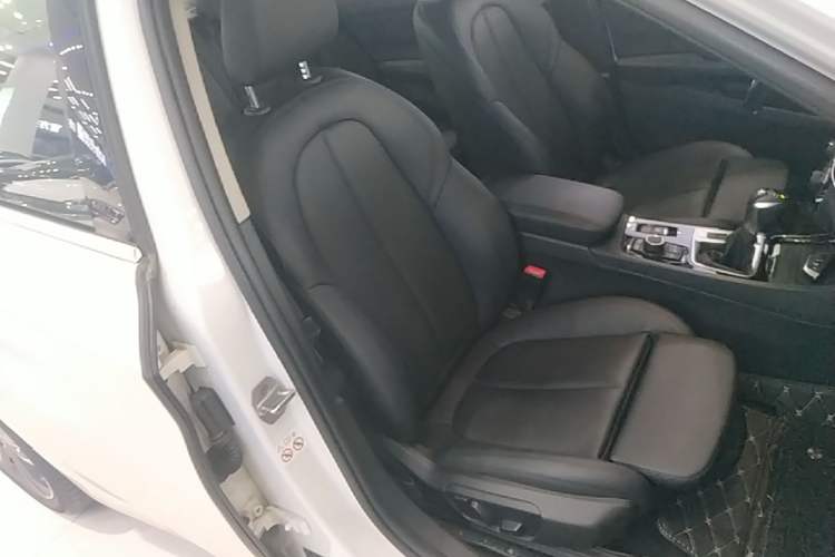 Used BMW 1 Series 2018 118i Sport Edition Right Front Seat