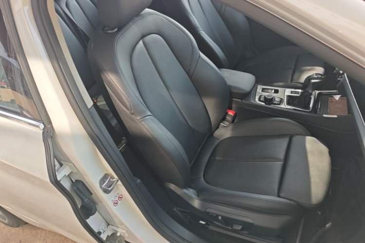 Used BMW 1 Series 2018 118i Sport Edition Right Front Seat