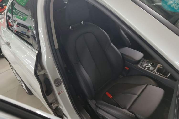 Used BMW 1 Series 2018 120i Design Package Model Right Front Seat