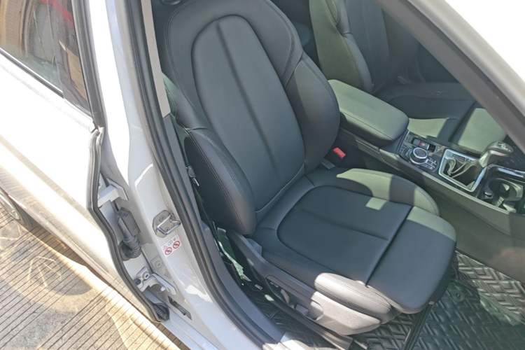 Used BMW 1 Series 2018 Restyled 120i Design Package Edition Right Front Seat